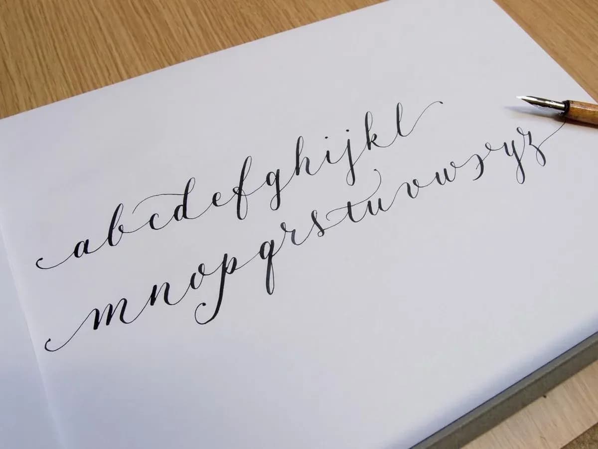 creatyum-lettering-caligrafia-tipografia-02.webp