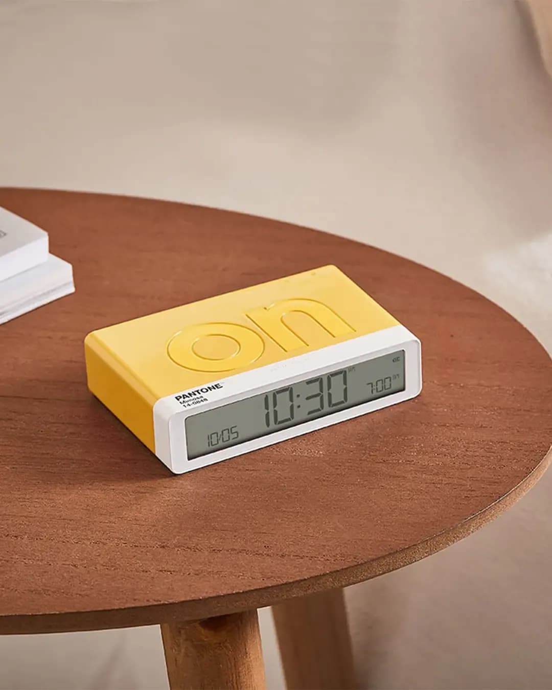 creatyum-media-lexon-pantone-collab-flip-classic